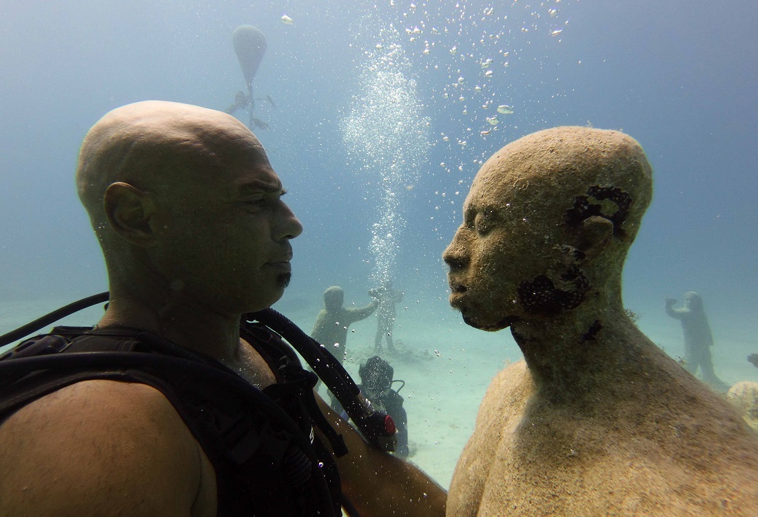 33A Diving on Reunion (Sep. 2013).JPG
