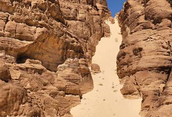 103 Sinai. Hiking in canyons (Apr. 2023).jpg