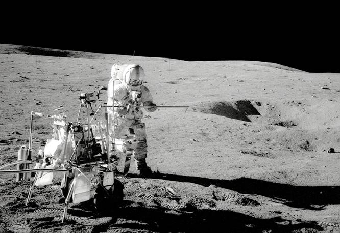 053 Alan Shepard on moon.jpg