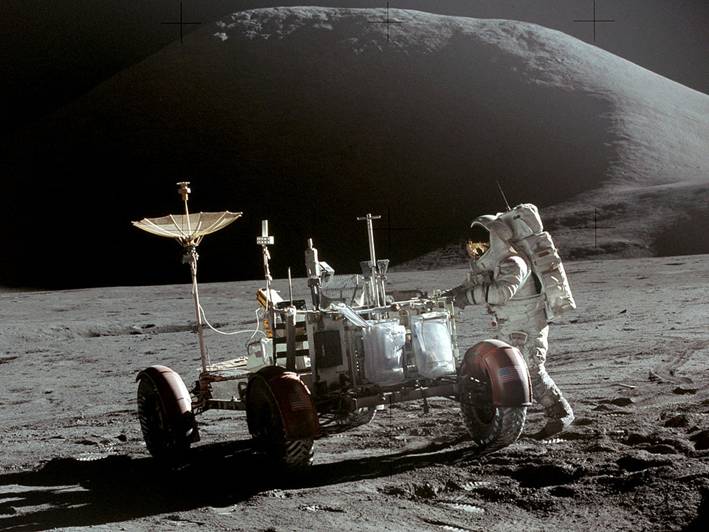 082 James Irwin on Moon.jpg